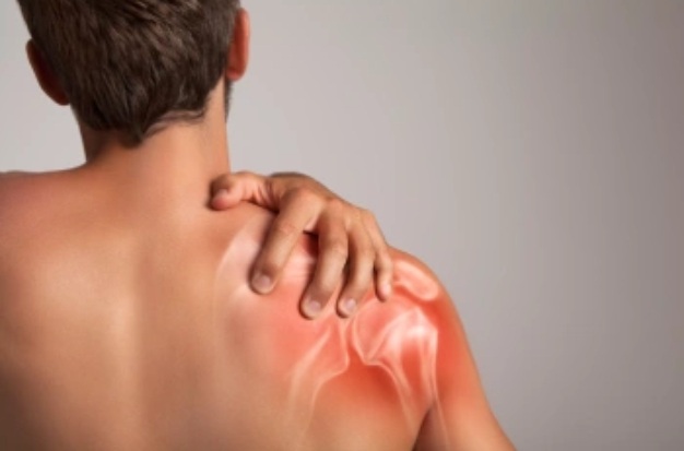 Dolor de hombro al levantar el brazo: ¿por qué ocurre y cuándo deberías consultarlo?